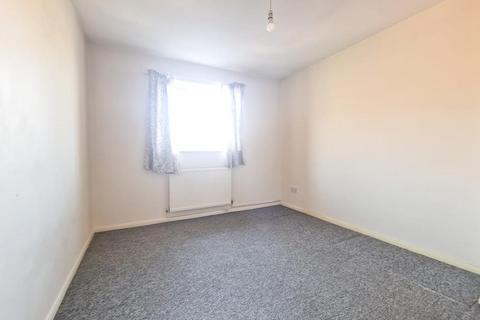 2 bedroom maisonette to rent - Aragon Court, Katherines Gardens, MK45