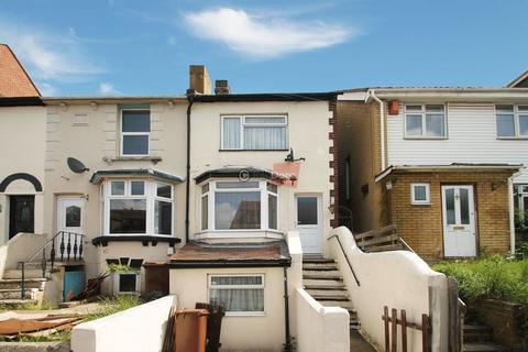 3 bedroom semi-detached house to rent, Constitution Road, Chatham