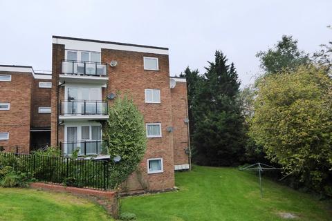 2 bedroom flat to rent, Clarendon Court