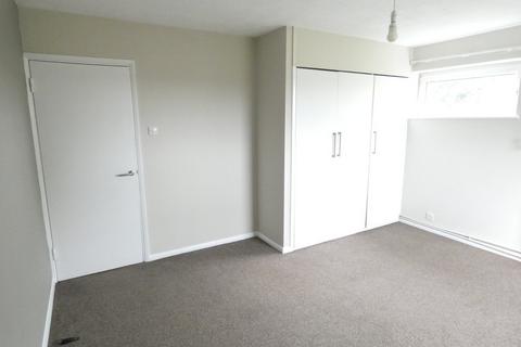 2 bedroom flat to rent, Clarendon Court