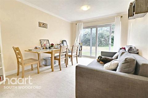 2 bedroom flat to rent, Highland Court, South Woodford, E18