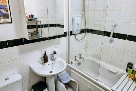 1 bedroom flat to rent, Moor Road, Far Headingley, Leeds