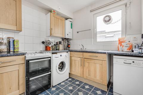 2 bedroom flat to rent, Barnard Road, Battersea, London