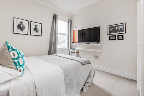2 bedroom flat to rent, Barnard Road, Battersea, London