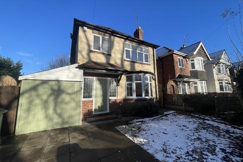 3 bedroom detached house to rent, QUARRY BANK - Park Road