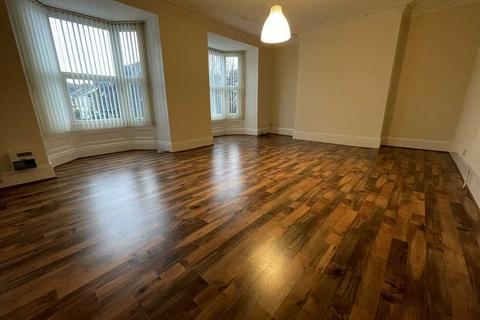3 bedroom apartment to rent, Ocean Road, South Shields