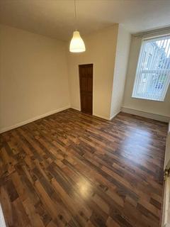 3 bedroom apartment to rent, Ocean Road, South Shields