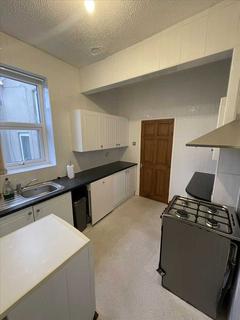 3 bedroom apartment to rent, Ocean Road, South Shields