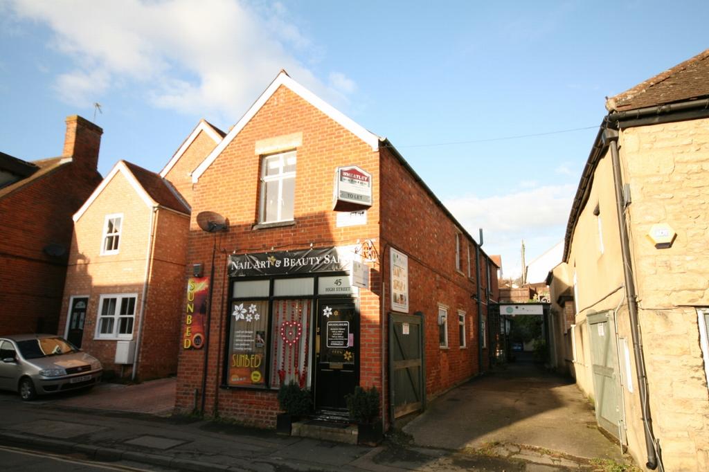 High Street Wheatley Oxford 2 bed apartment £850 pcm (£196 pw)