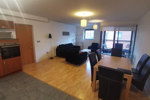 2 bedroom flat to rent, City Point 1, Chapel Street, Salford, M3 6AF
