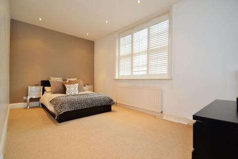 2 bedroom flat to rent - Hawthorne Road, Bickley
