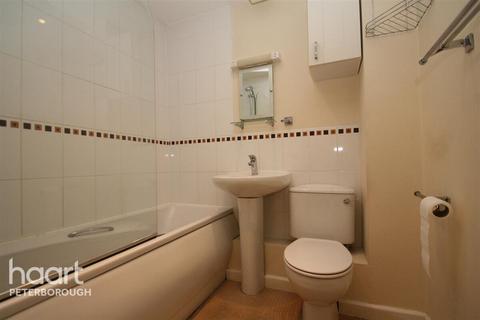 2 bedroom apartment to rent, Warren Court, PETERBOROUGH