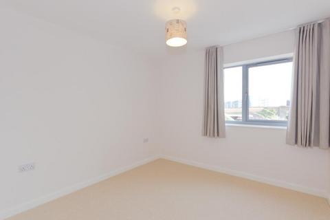 2 bedroom apartment to rent, Glenalmond Avenue, Cambridge