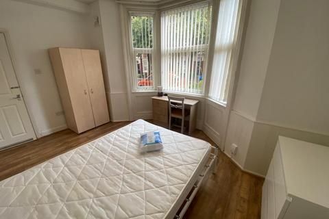 3 bedroom maisonette to rent, Helmsley Road, Sandyford, Newcastle upon Tyne NE2