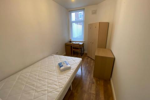 3 bedroom maisonette to rent, Helmsley Road, Sandyford, Newcastle upon Tyne NE2