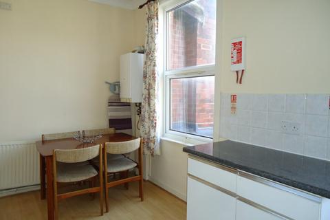 2 bedroom flat to rent, Graham Avenue, Leeds LS4