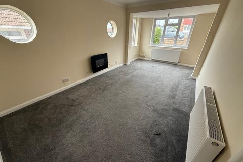 2 bedroom detached bungalow to rent, Park Crescent, East Sussex BN41
