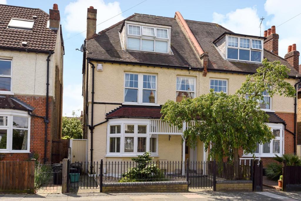 Gilbert Road, Bromley, BR1 4 bed semidetached house £695,000