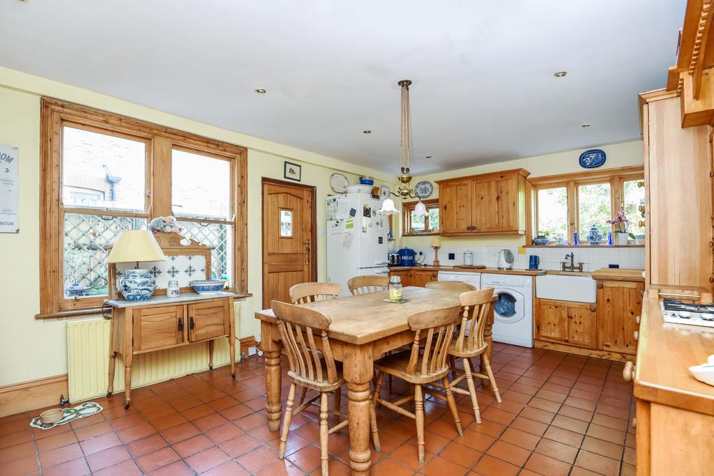 Gilbert Road, Bromley, BR1 4 bed semidetached house £695,000