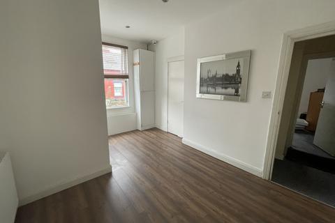 1 bedroom in a house share to rent, Lascelles Road West, Leeds, West Yorkshire, LS8