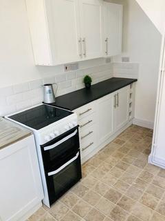 2 bedroom terraced house to rent, Kitchener Street, The Denes