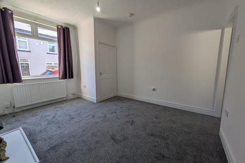 2 bedroom terraced house to rent, Kitchener Street, The Denes