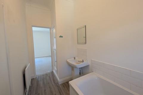 2 bedroom terraced house to rent, Kitchener Street, The Denes
