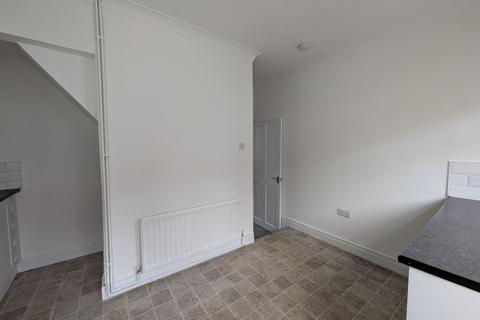2 bedroom terraced house to rent, Kitchener Street, The Denes