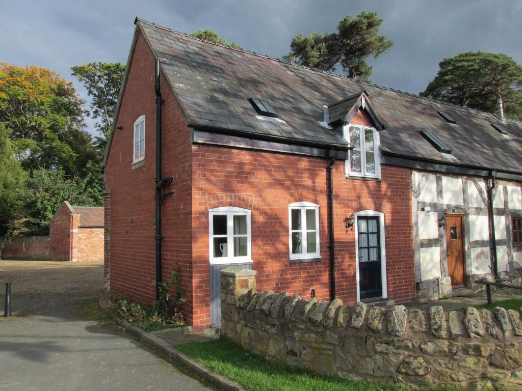 Netley Hall, Shrewsbury 2 bed terraced house £695 pcm (£160 pw)