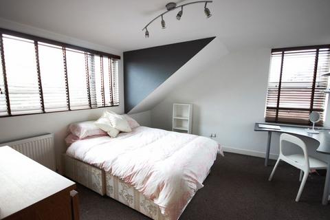 5 bedroom house to rent, Graham Street, Burley, LEEDS