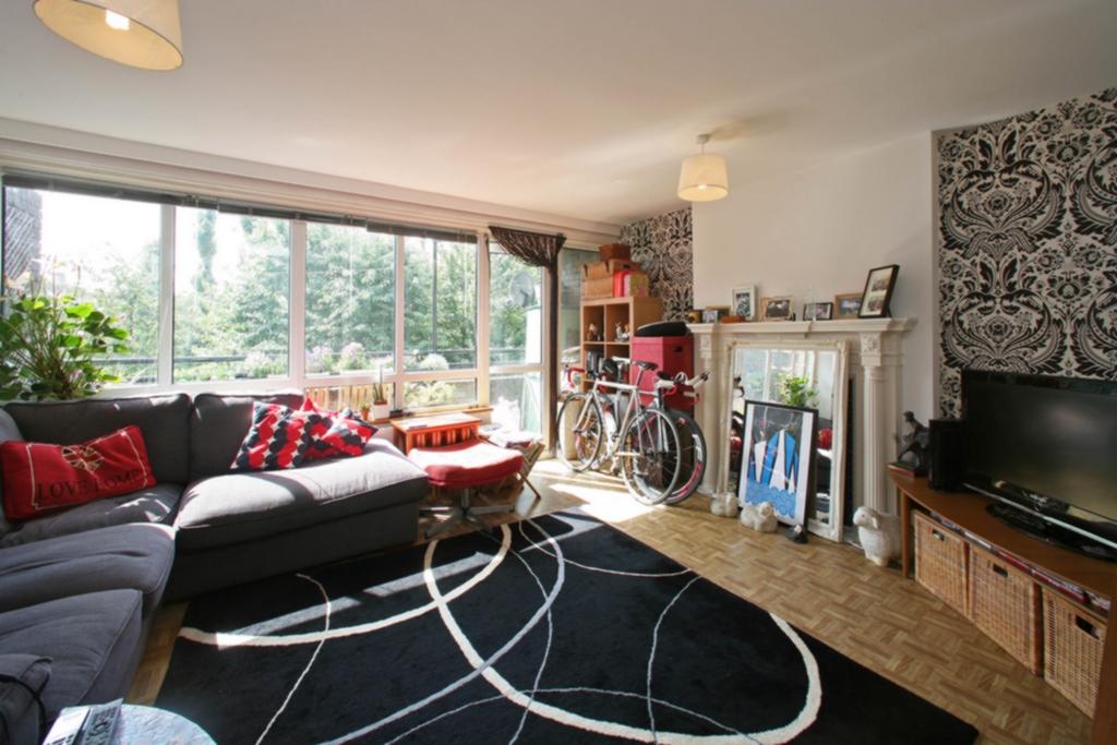 Ebenezer Mussel House, Patriot Square, Bethnal Green, E2 3 bed flat £2,167 pcm (£500 pw)