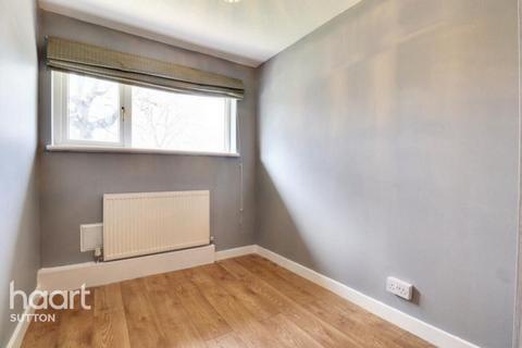 2 bedroom flat to rent, Hove Gardens, SUTTON