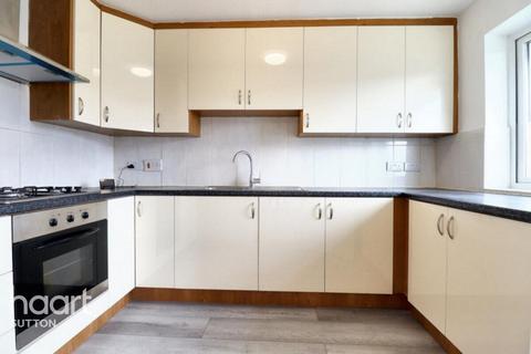 2 bedroom flat to rent, Hove Gardens, SUTTON