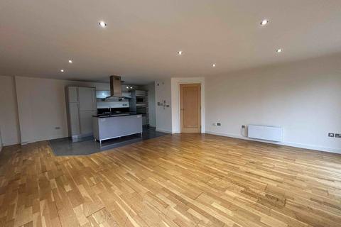 2 bedroom flat to rent, New Walk, Central Leicester