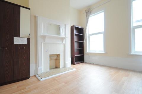 3 bedroom maisonette to rent, Glengall Road, London, SE15 6NH