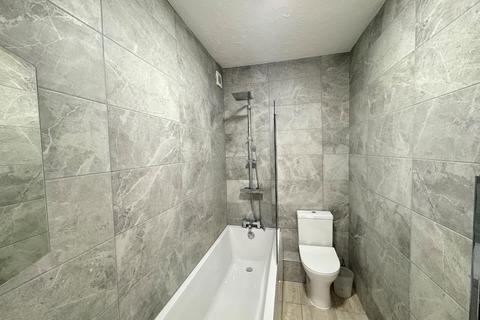 3 bedroom maisonette to rent, Glengall Road, London, SE15 6NH