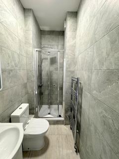 3 bedroom maisonette to rent, Glengall Road, London, SE15 6NH