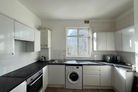 3 bedroom maisonette to rent, Glengall Road, London, SE15 6NH