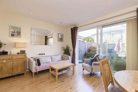 4 bedroom townhouse to rent, Nelson Road, Southsea