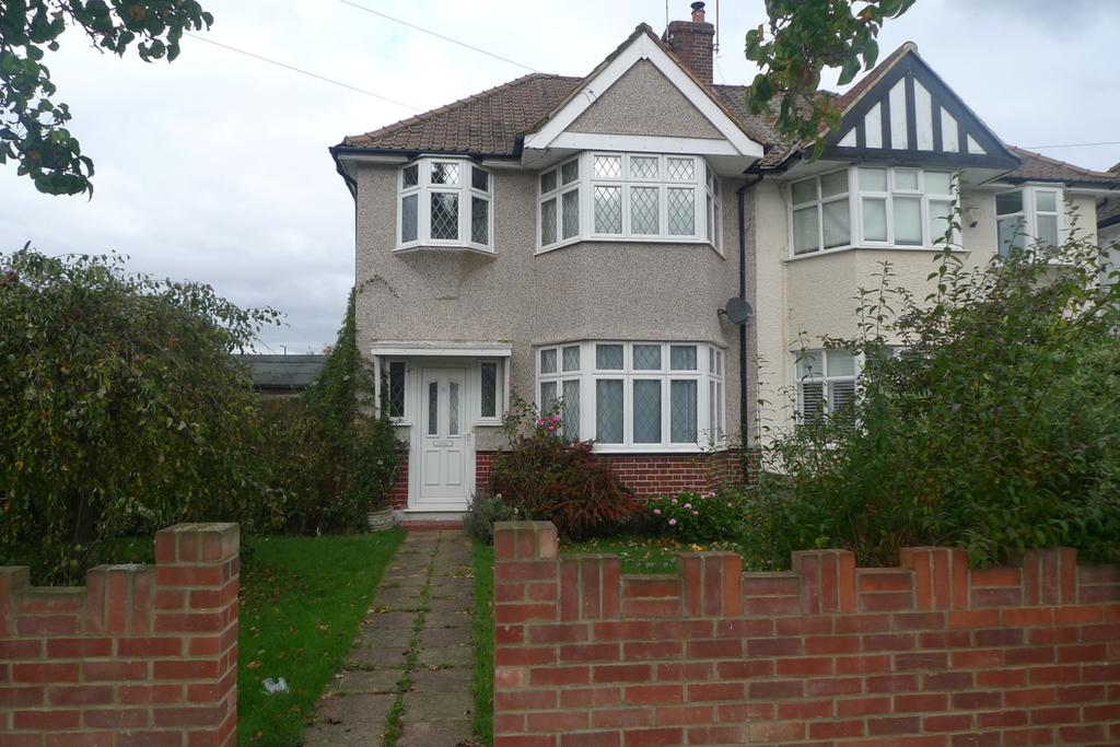 Crane Way, Whitton TW2 3 bed semidetached house £599,950