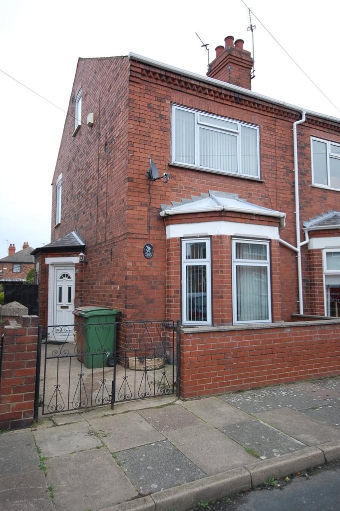 36 Bournville, Goole 3 bed semidetached house £550 pcm (£127 pw)
