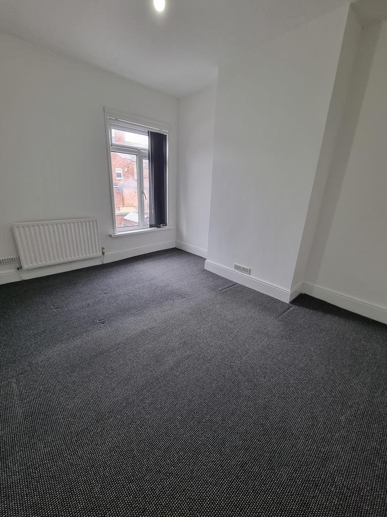 Rear bedroom r
