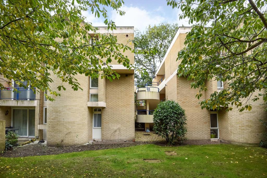 Apex Close, Beckenham, BR3 2 bed £349,995