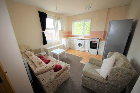 3 bedroom flat to rent - Woodend Road, Winton, Bournemouth