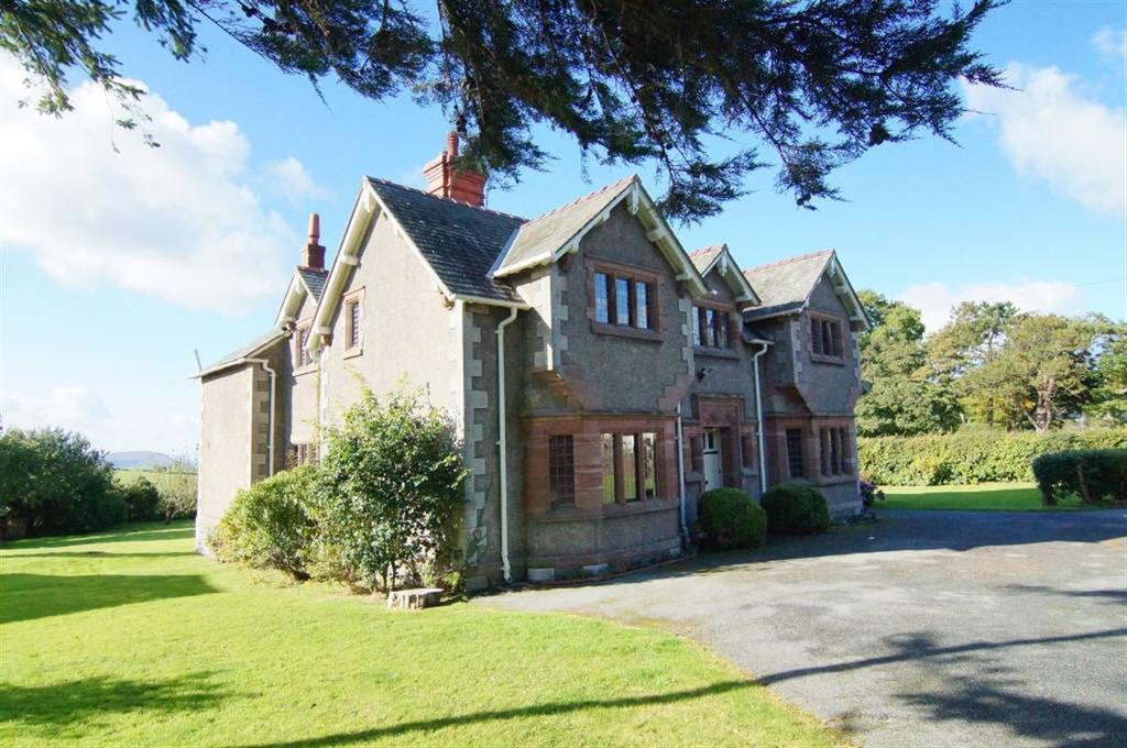 Bryn Y Maen 5 bed detached house £595,000