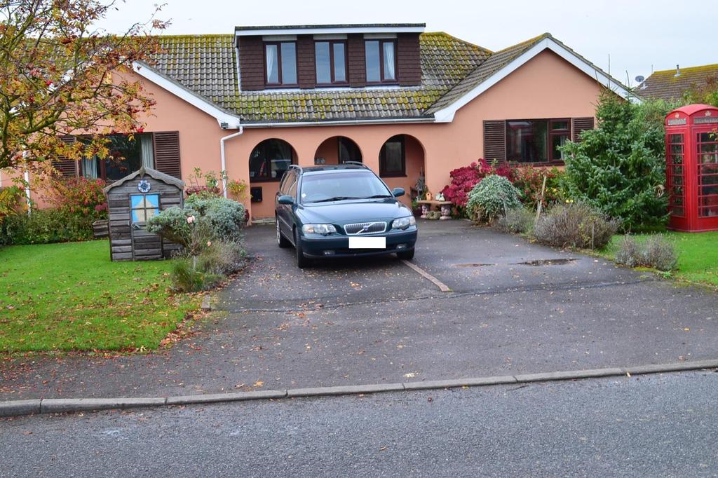 Newfield Road, Selsey, PO20 3 bed character property £360,000