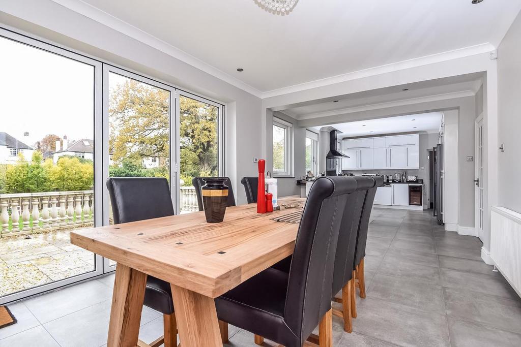 Foxgrove Avenue, Beckenham, BR3 5 bed detached house £1,495,000