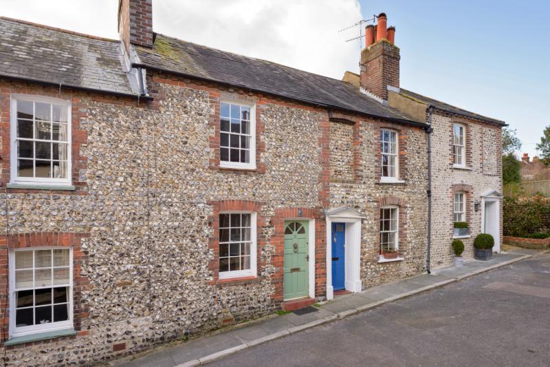 Orchard Place, Arundel, West Sussex, BN18 2 bed terraced house £1,250