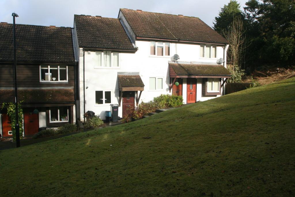 Aveling Close, Purley, CR8 2 bed terraced house £1,250 pcm (£288 pw)