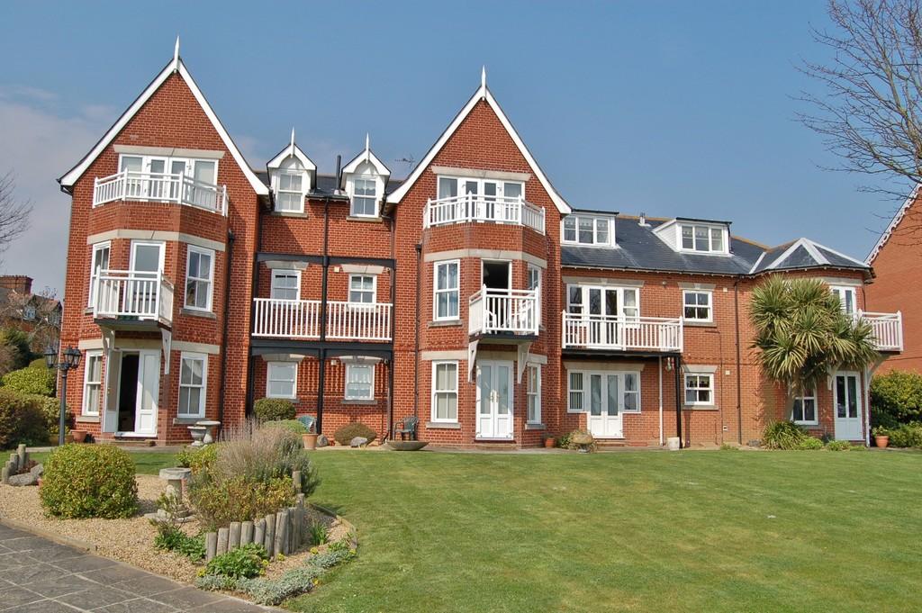 Beach Place, Undercliff Road East, Felixstowe 2 bed apartment £329,950